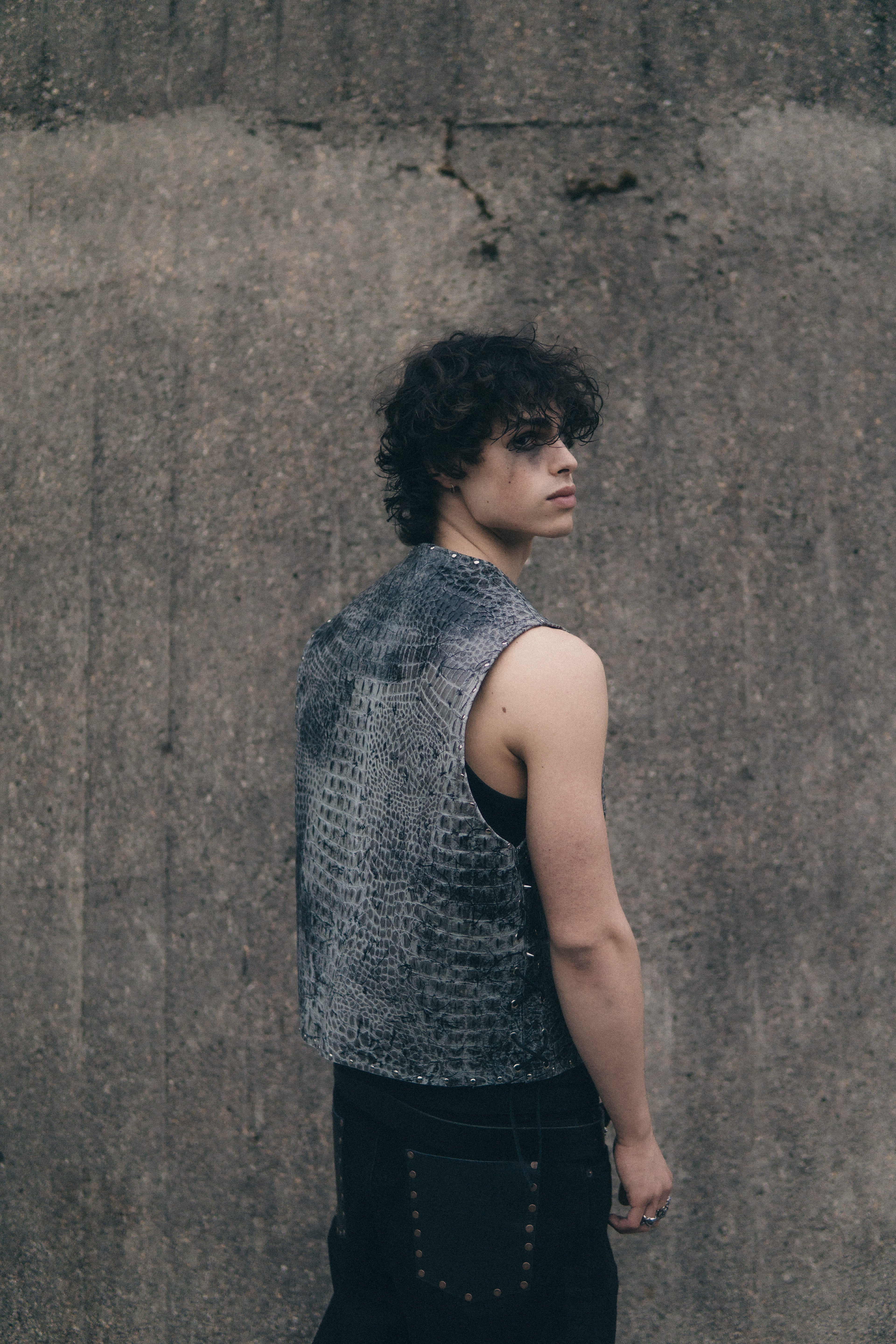 LEATHER VEST — CUROJA — 01